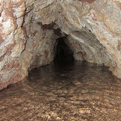 مطالعات ميدانی و تحقيق جهت شناسائی منشاء آب ورودی به تونل های معدن نخلک